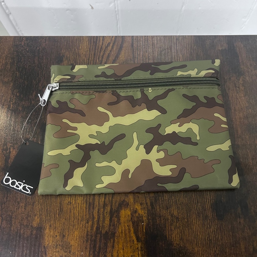 Basics Camo Zippered Travel Pouch makeup pencils Green Woodland Camouflage NEW